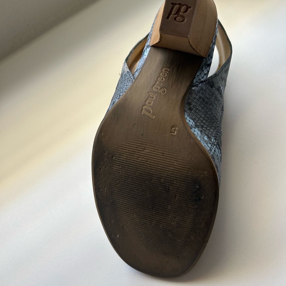 Gently used with normal signs of wear… beautiful denim color 3 inch heal